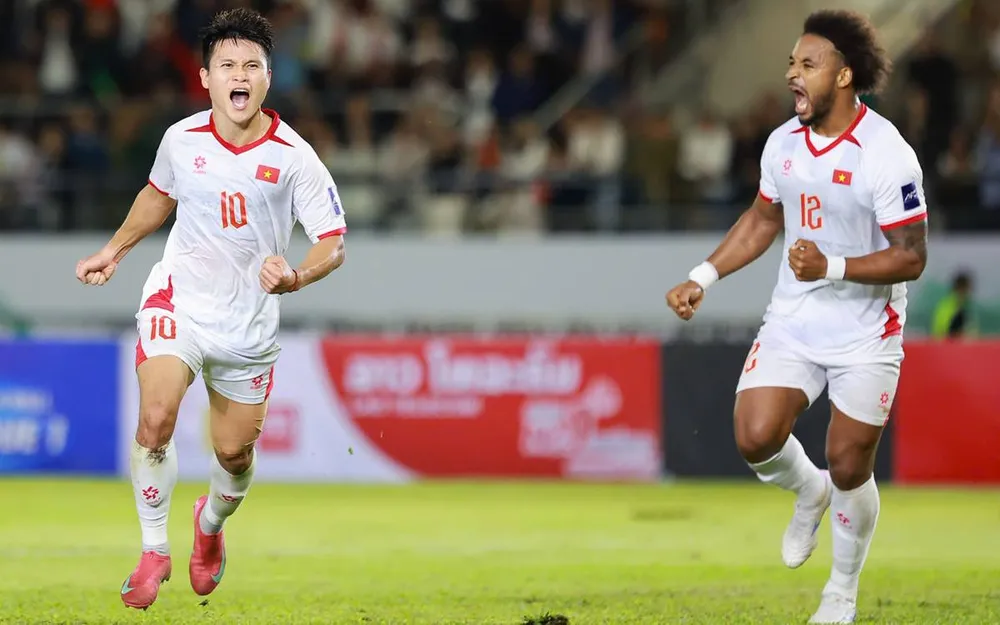 Phạm Tuấn Hải và Nguyễn Xuân Son đã ghi bàn trở lại cho đội tuyển Việt Nam. ẢNH: HẢI HOÀNG 