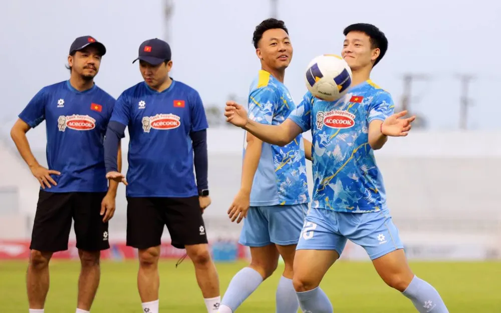 U22 Việt Nam đá vòng bảng SEA Games 33 tại sân Rajamangala. ẢNH: NHẬT ĐOÀN 