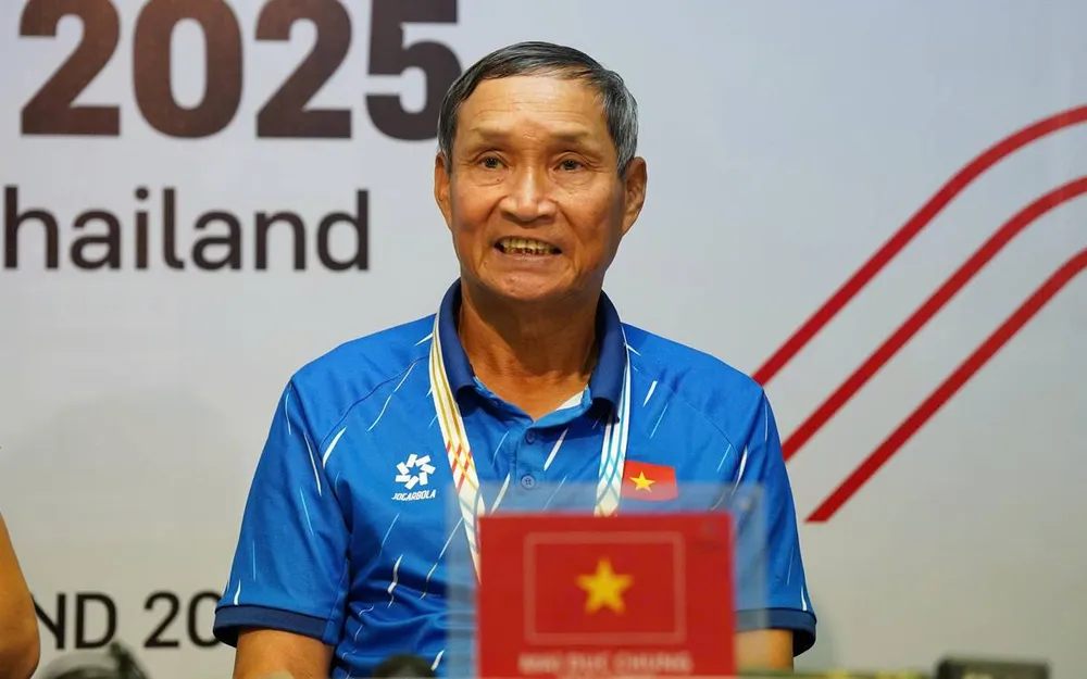 HLV Mai Đức Chung cùng đội tuyển nữ Việt Nam đã sẵn sàng cho SEA Games 33. ẢNH: HỮU THÀNH