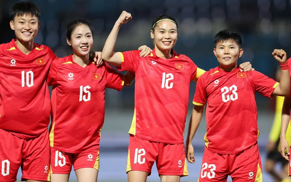 Tuyển nữ Việt Nam khởi đầu hành trình bảo vệ ngôi hậu SEA Games bằng chiến thắng đậm trước Malaysia. ẢNH: DŨNG PHƯƠNG 