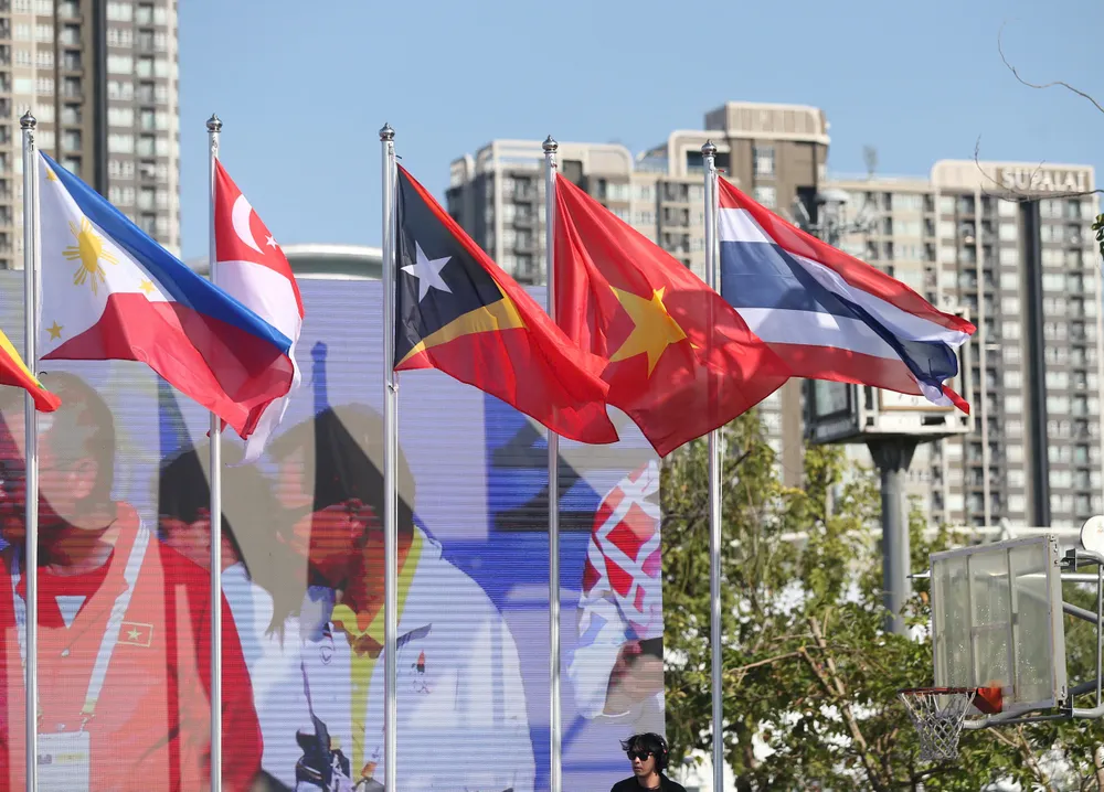 Lá cờ đỏ sao vàng của Việt Nam tung bay tại khu liên hợp thể thao Hua Mak. ẢNH: DŨNG PHƯƠNG 