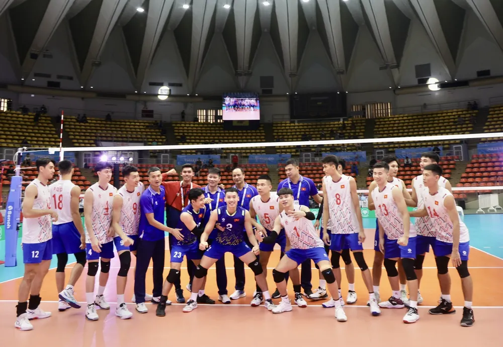 Đội tuyển bóng chuyền nam Việt Nam khởi đầu thuận lợi tại SEA Games 33. ẢNH: DŨNG PHƯƠNG 