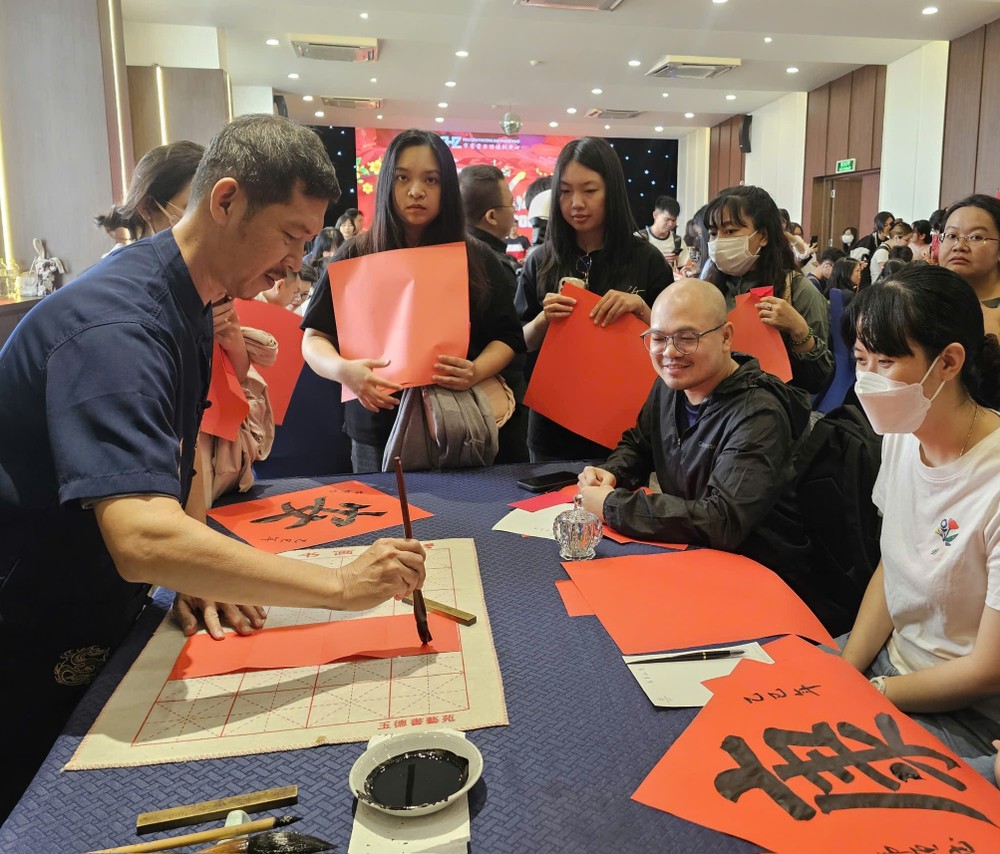 市商业华语培训中心每年春节活动吸引上百人次参加。