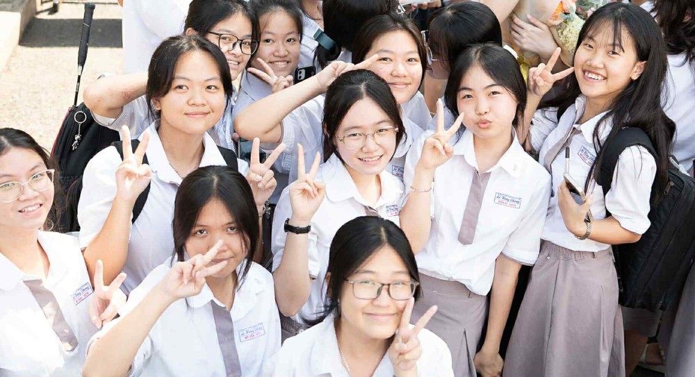 黎鸿峰高中专校最多华人子弟参加中文科选拔试。