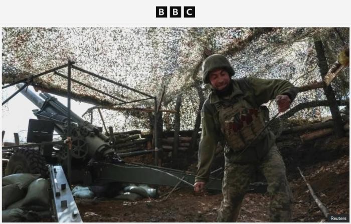 俄乌战场上炮兵开火。图/英国广播公司