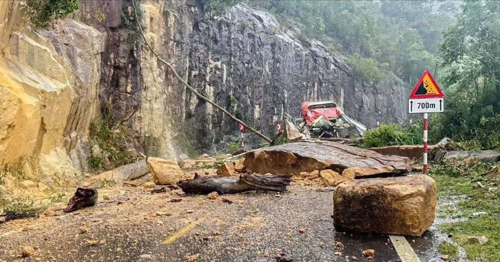 庆和省：婉目岭再次发生山体滑坡，交通受阻。 