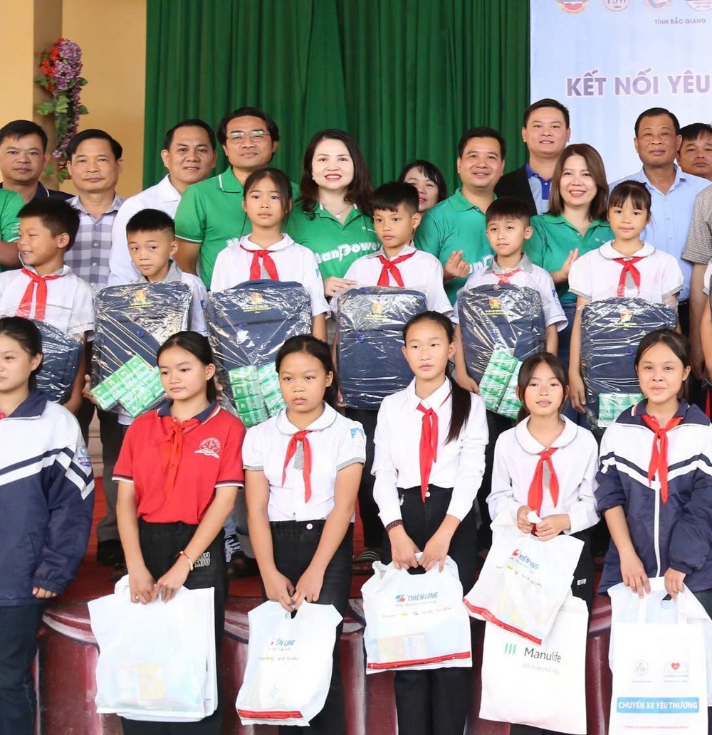 天龙集团经常开展关爱灾区贫困学生活动。