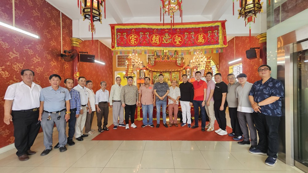 马来西亚林氏代表团专程前往本市林氏大宗祠参访。