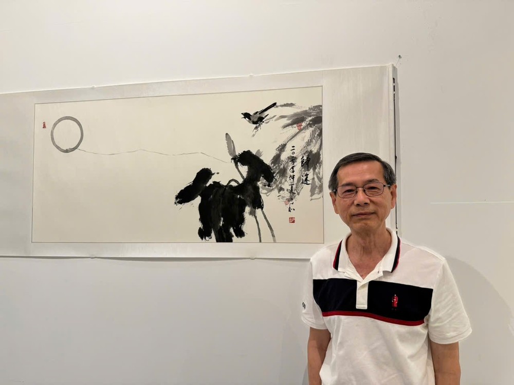 华人越侨书画家沈金和第三次回国举行个人书画展。