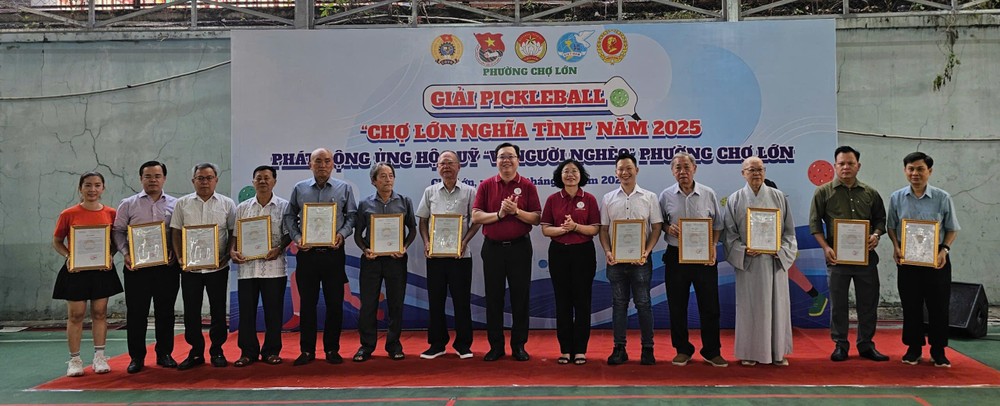 各华人会馆、华人单位参加“为穷人基金”活动。