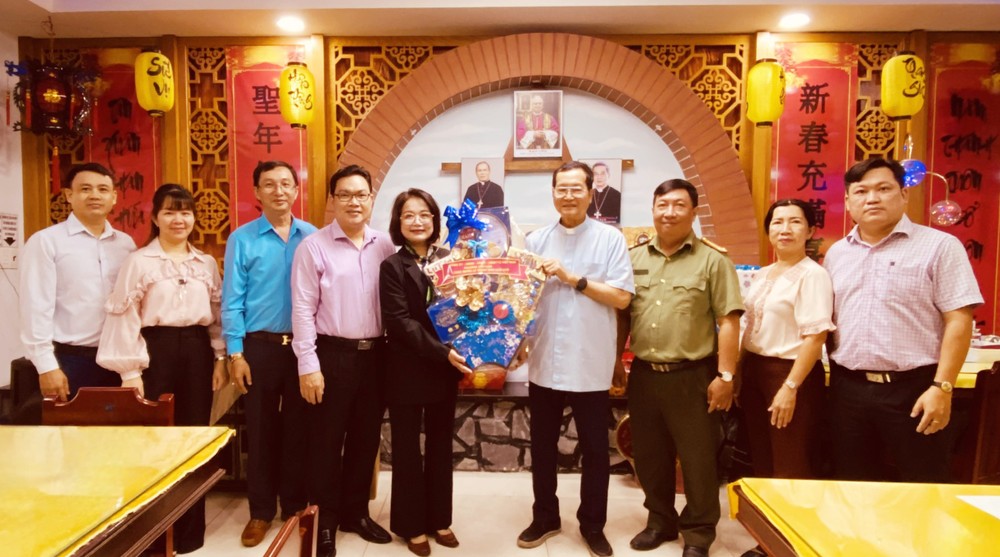 堤岸坊代表团前往探访华人方济各（圣心）教堂。