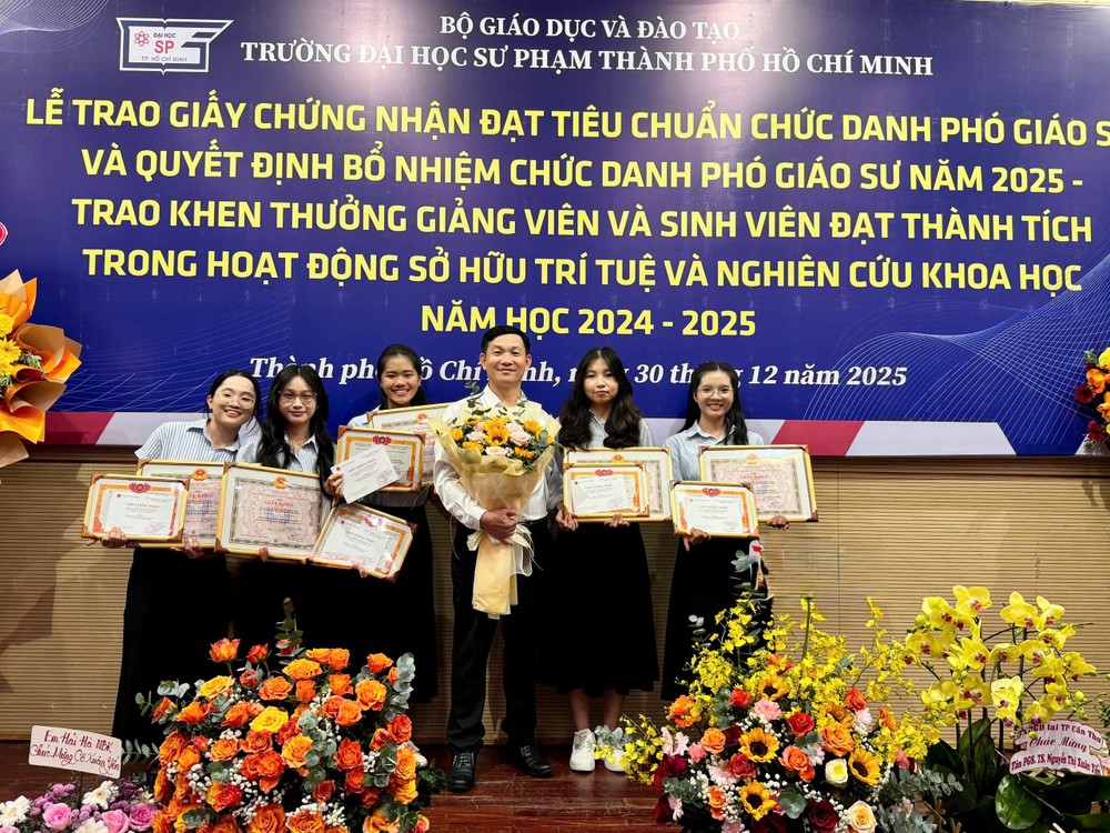 市师范大学中文系荣获全国大学生科研竞赛三等奖。