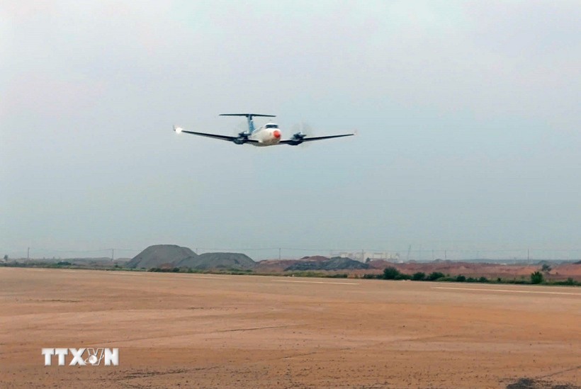 飞机于2025年8月2日在隆城机场执行飞行程序评估任务。