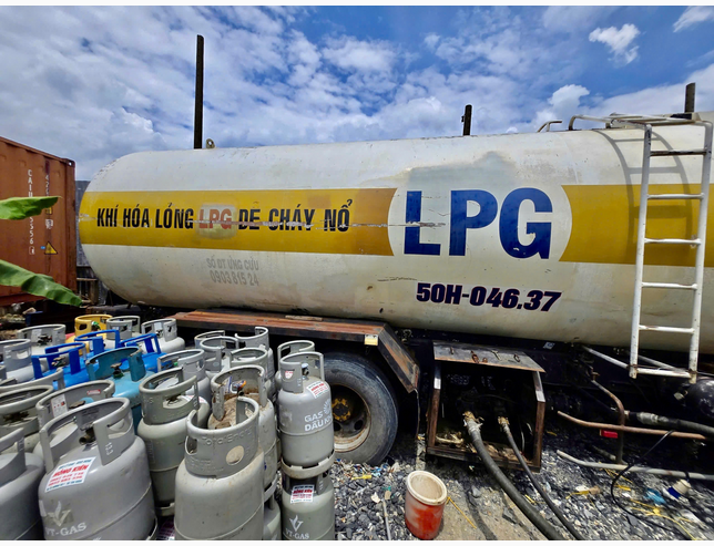 制造赝品瓦斯并向市场销售约1000吨。