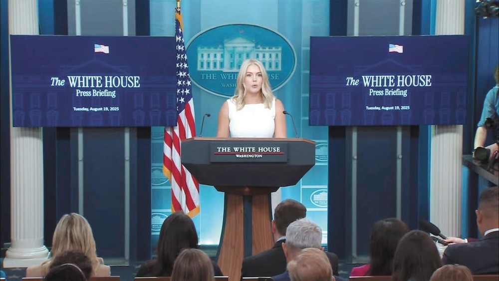 8月19日，白宫新闻秘书莱维特表示，美国商务部正在推进美政府收购英特尔公司10%股份一事。