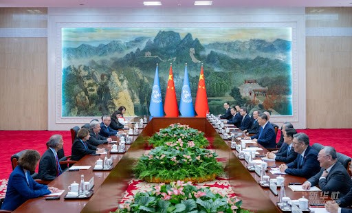 中国国家主席习近平会见联合国秘书长古特雷斯。