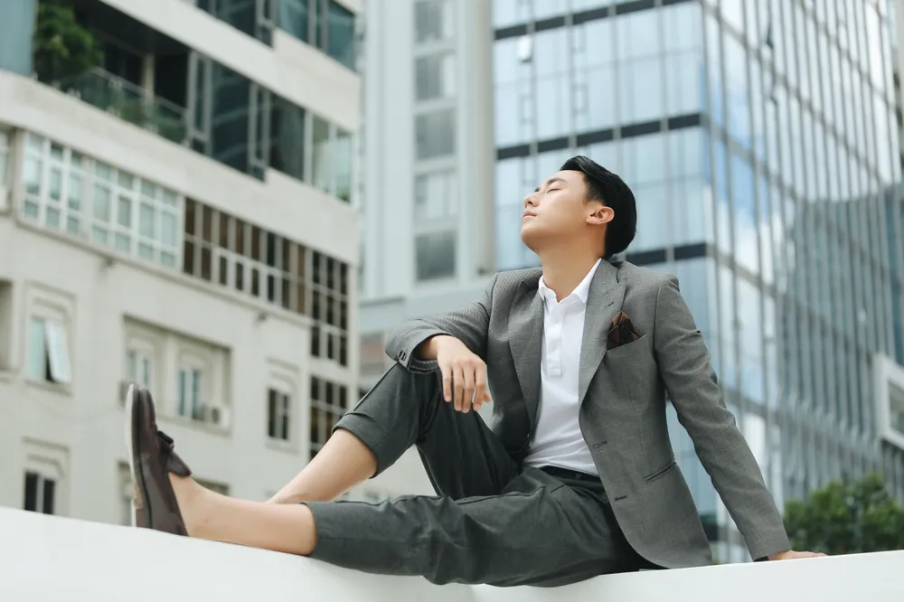 Rocker Nguyễn tung hit mới trước ngày ra mắt "Sắc đẹp ngàn cân" ảnh 1