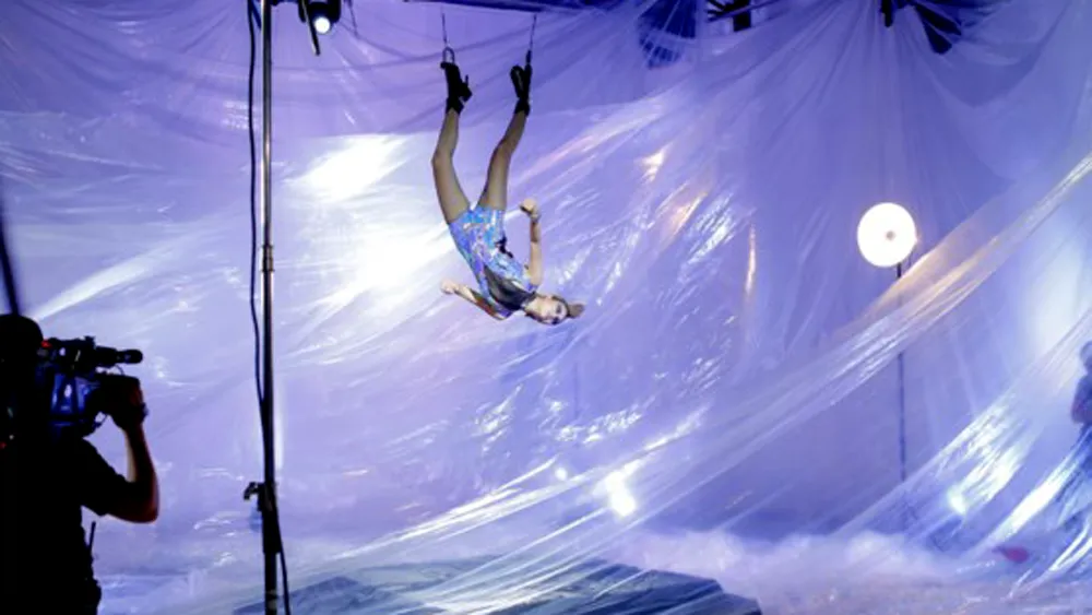 Vietnam's Next Top Model All Stars 2017 làm khó thí sinh bằng những thử thách “khắc nghiệt“ ảnh 1