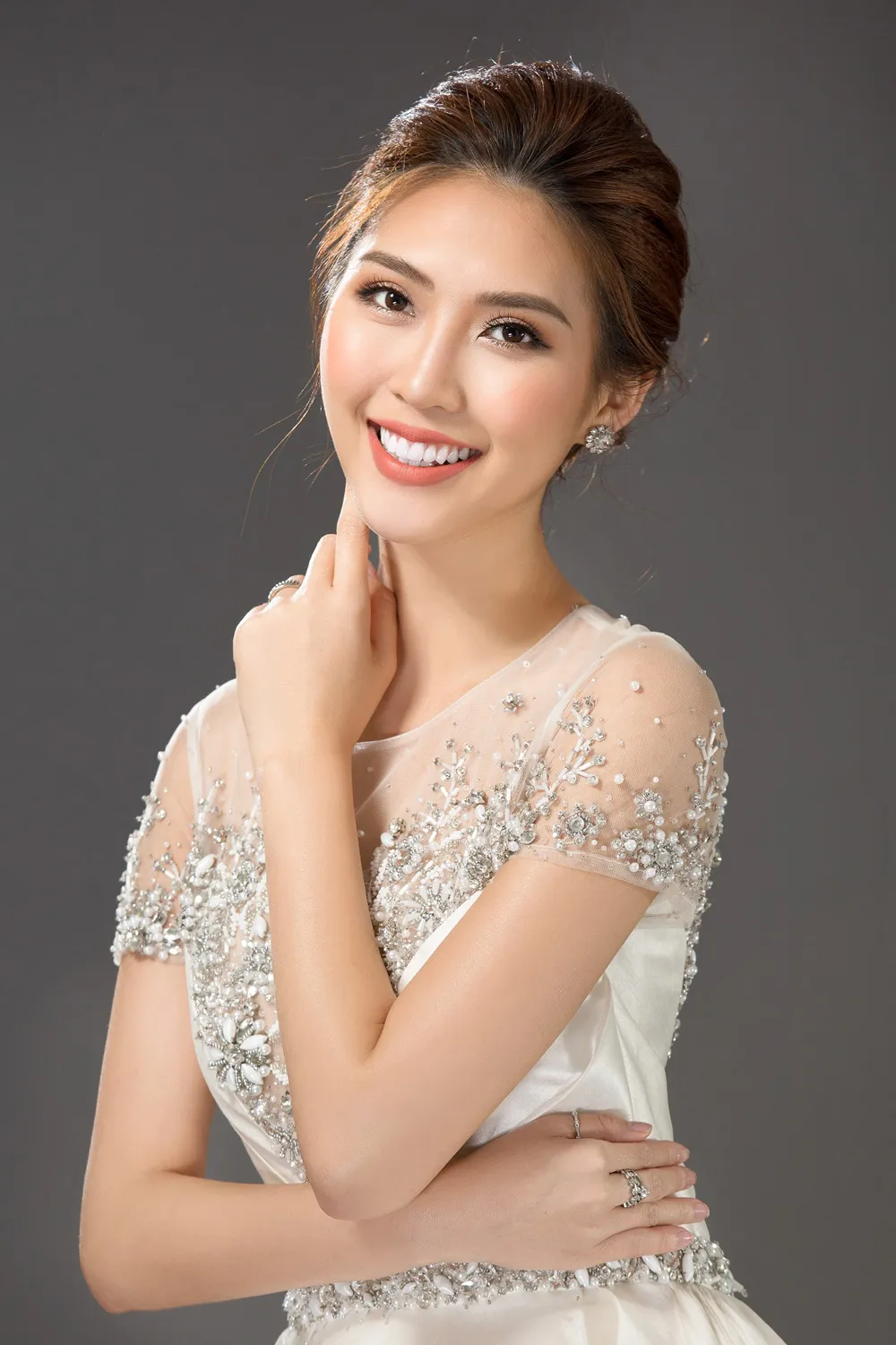 Á quân The Face 2017 Tường Linh đại diện Việt Nam tham dự Miss Intercontinental 2017 ảnh 1