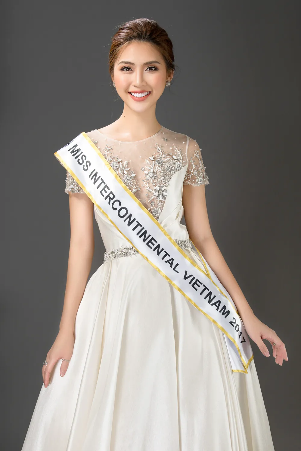 Á quân The Face 2017 Tường Linh đại diện Việt Nam tham dự Miss Intercontinental 2017 ảnh 2