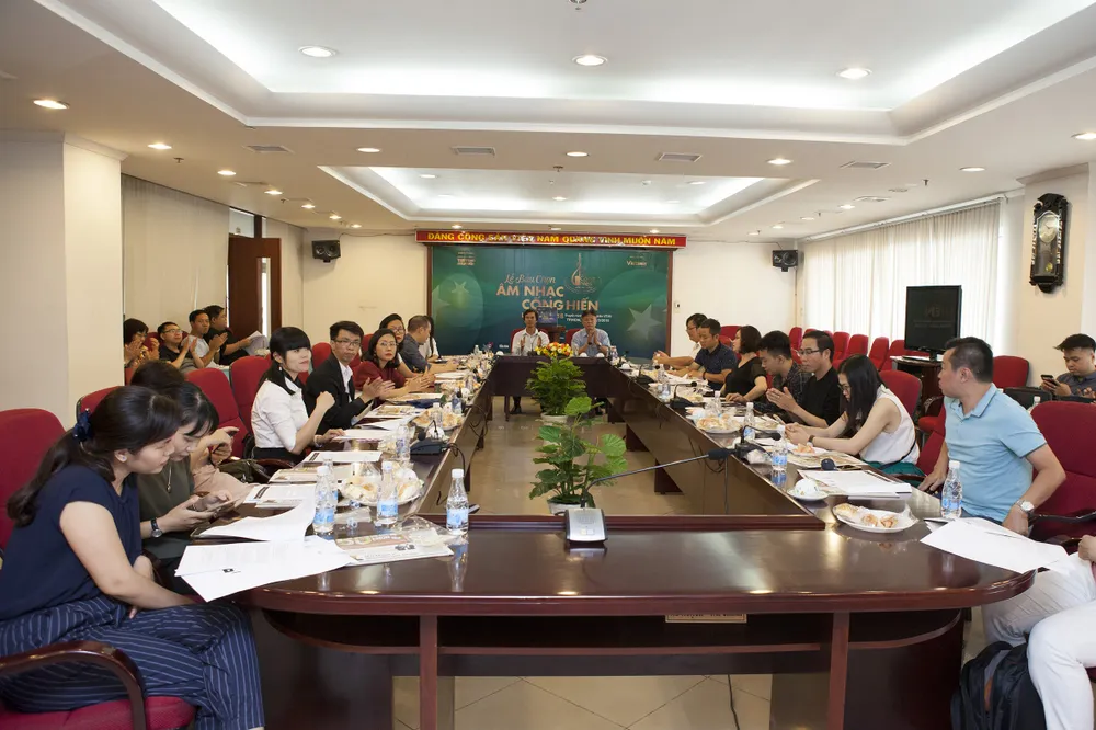 Sau nhiều năm vắng bóng, Mỹ Tâm bất ngờ xuất hiện trong lễ trao giải Cống hiến 2018 ảnh 3