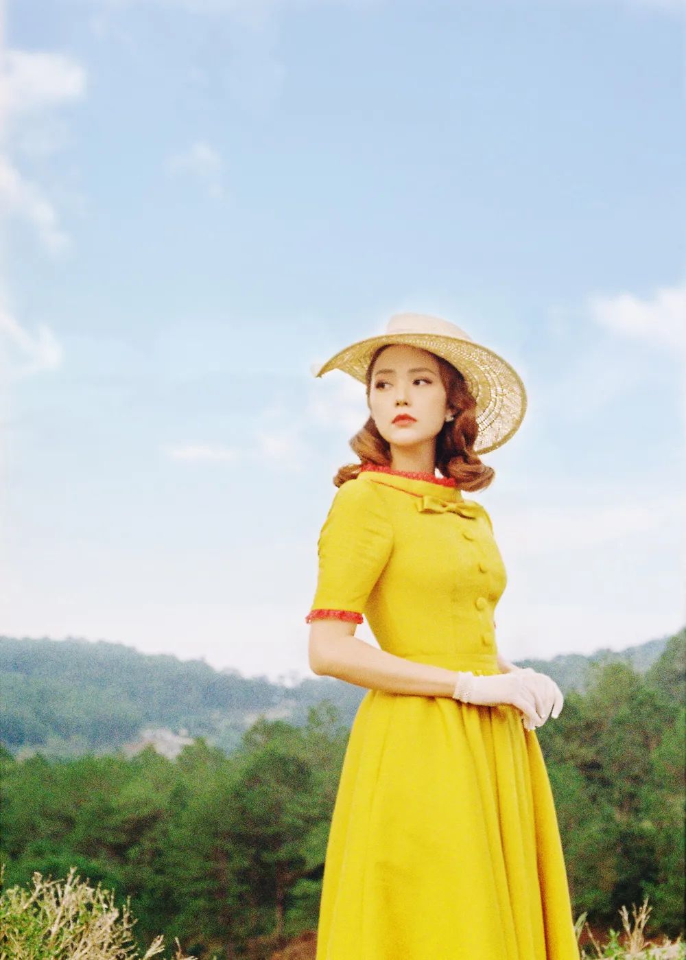 Minh Hằng trở thành “nàng thơ” mới của Nguyễn Hồng Thuận  ảnh 1