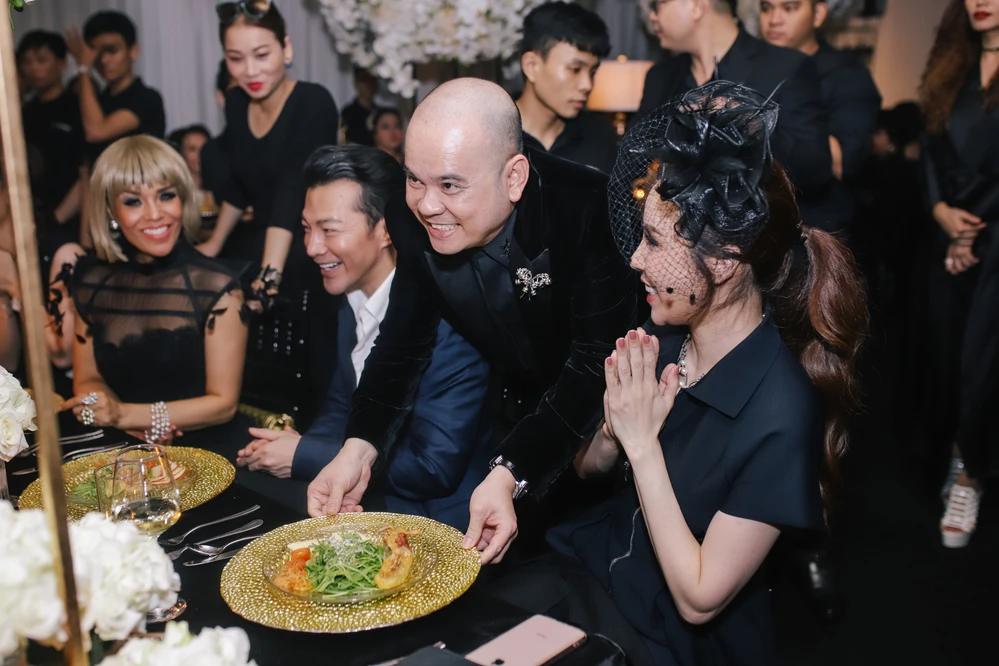 Hồ Ngọc Hà tái xuất sàn diễn thời trang ảnh 1 Hồ Ngọc Hà tái xuất sàn diễn thời trang ảnh 1