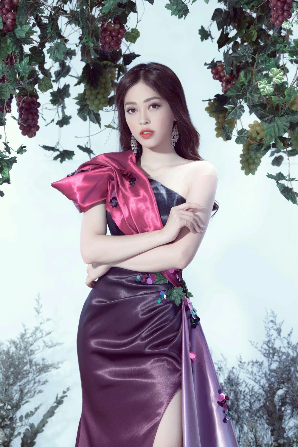 Tiểu Vy, Phương Nga, Thúy An hóa thân thành nữ thần nho trong bộ ảnh mới ảnh 3 Tiểu Vy, Phương Nga, Thúy An hóa thân thành nữ thần nho trong bộ ảnh mới ảnh 3