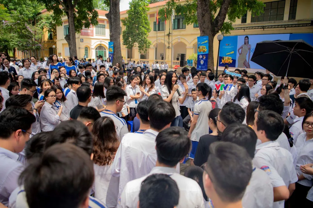 Hoàng Thùy đồng hành định hướng kỹ năng sống cho học sinh ảnh 4 Hoàng Thùy đồng hành định hướng kỹ năng sống cho học sinh ảnh 4