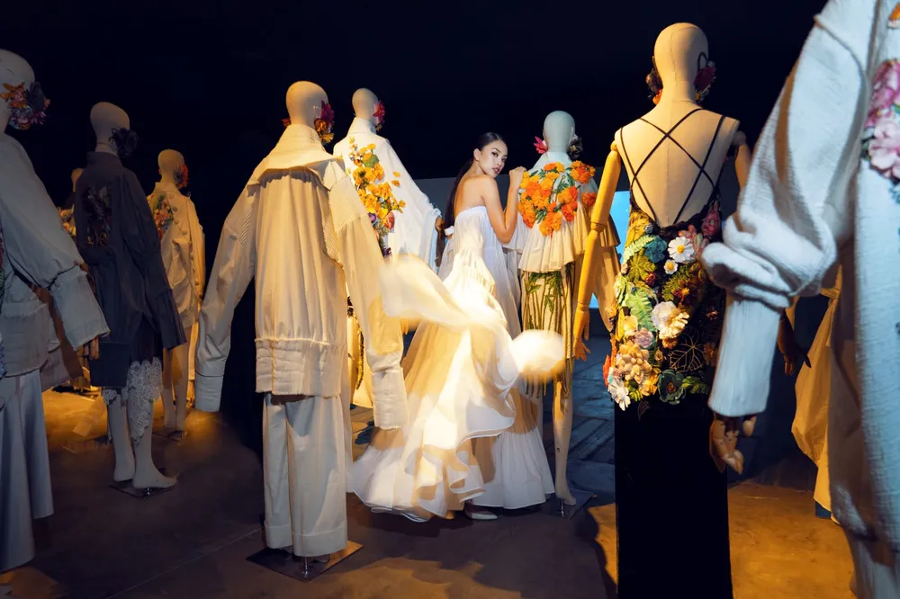 Ám ảnh với 10 không gian đương đại trong hành trình thời trang của NTK Công Trí ảnh 12