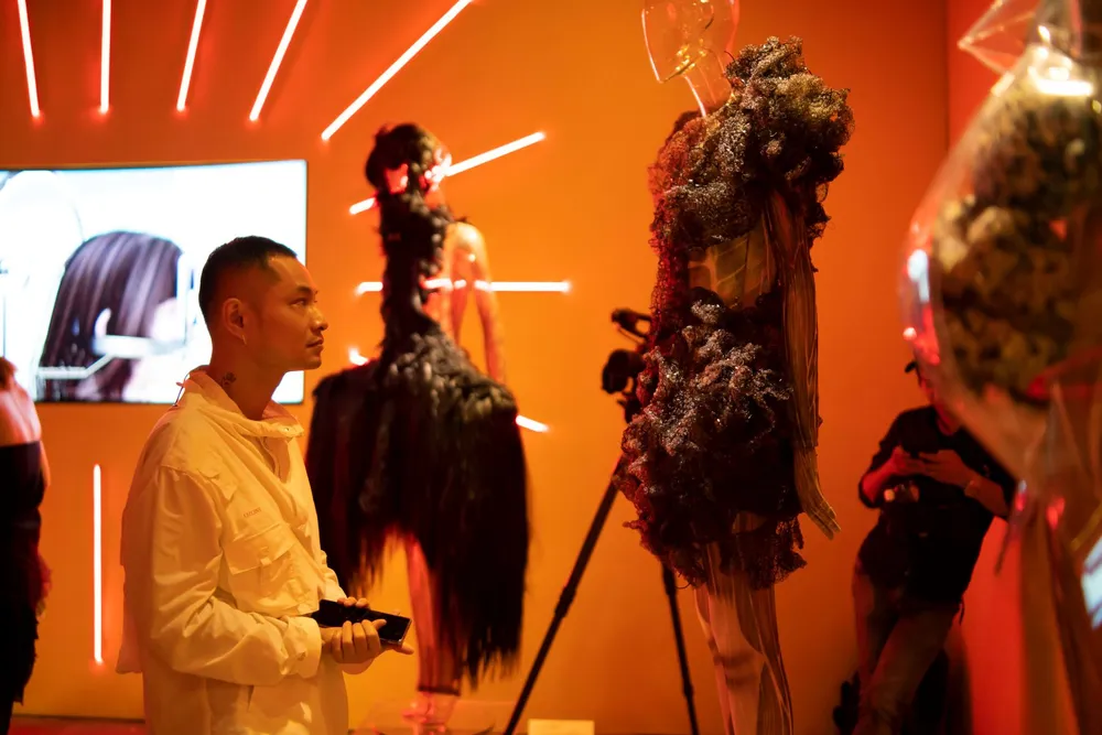 Ám ảnh với 10 không gian đương đại trong hành trình thời trang của NTK Công Trí ảnh 6