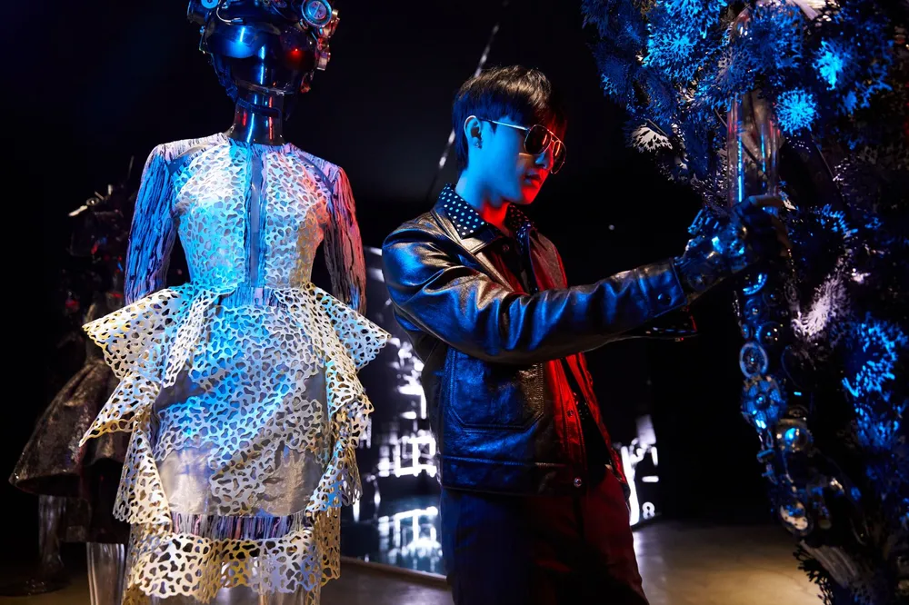 Ám ảnh với 10 không gian đương đại trong hành trình thời trang của NTK Công Trí ảnh 10