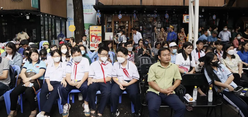 Diễu hành xe cổ chào mừng Ngày Di sản Văn hoá Việt Nam lần thứ 17 ảnh 4