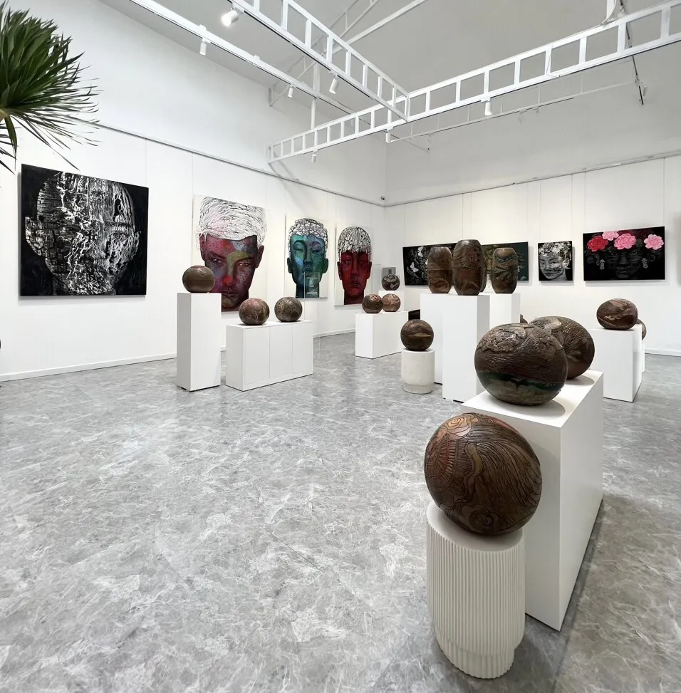 “Bí ẩn của sắc màu” triển lãm kết hợp của hoạ sĩ Việt Nam và Thái Lan ảnh 3