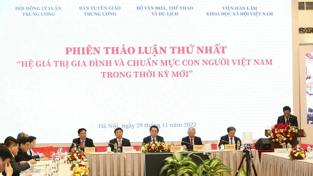 Xây dựng hệ giá trị gia đình và chuẩn mực con người Việt Nam trong thời kỳ mới ảnh 2 Xây dựng hệ giá trị gia đình và chuẩn mực con người Việt Nam trong thời kỳ mới ảnh 2