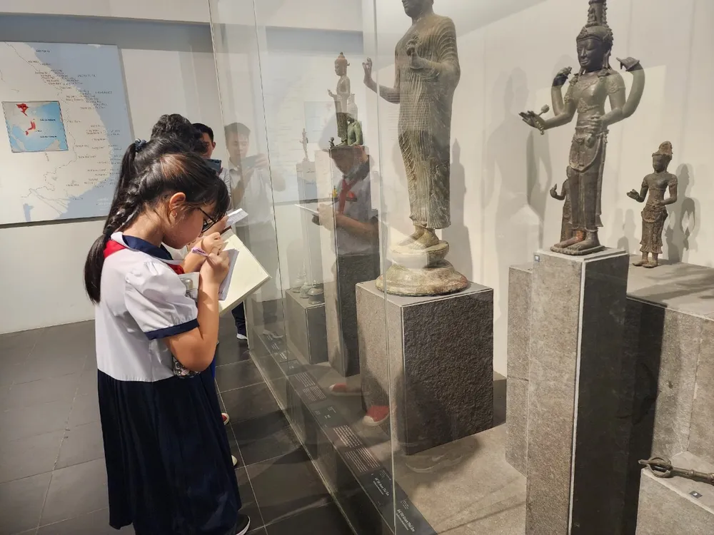 Đưa di sản văn hóa từ bảo tàng vào hoạt động giảng dạy ảnh 2
