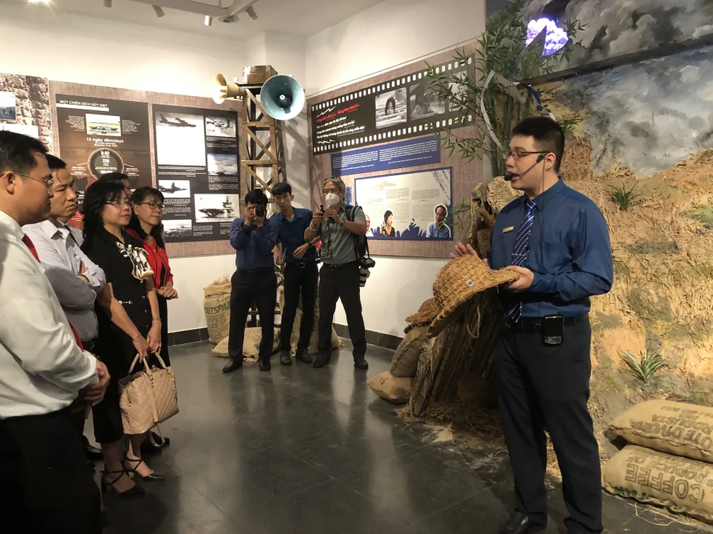 Trưng bày chuyên đề “Điện Biên Phủ trên không” - 50 năm nhìn lại ảnh 3