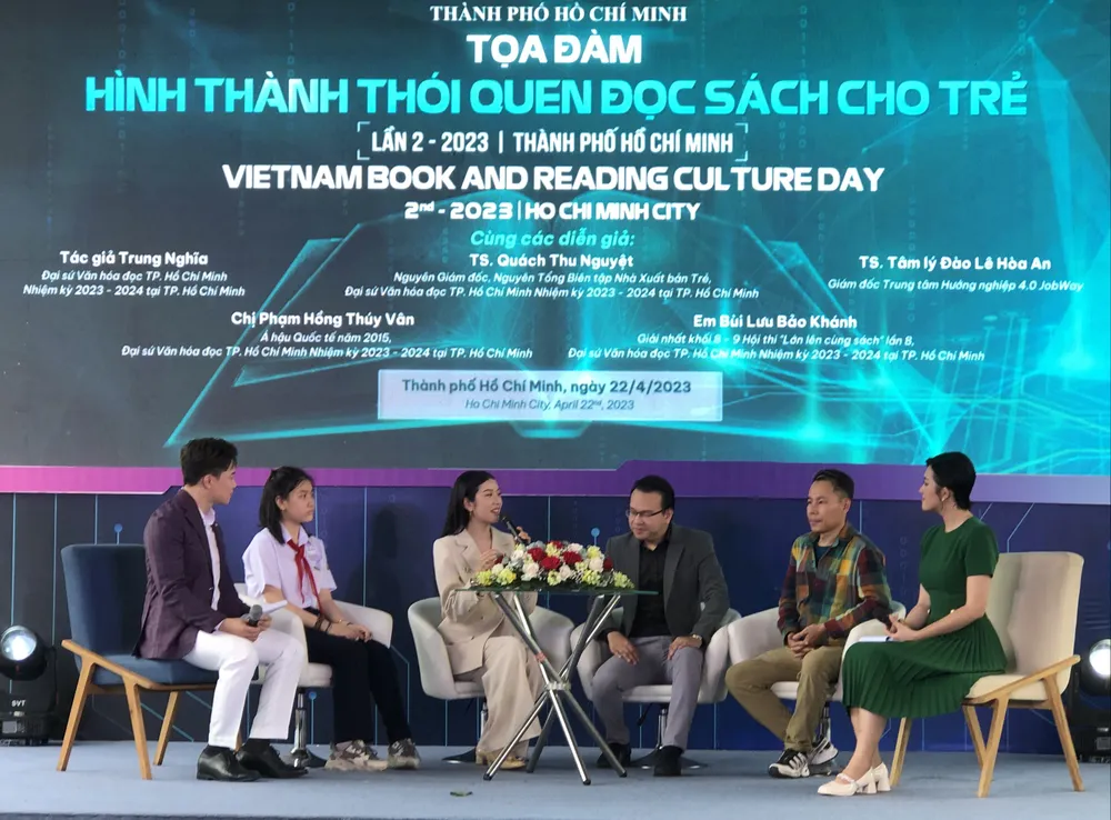 Toạ đàm "Hình thành thói quen đọc sách cho trẻ" Toạ đàm "Hình thành thói quen đọc sách cho trẻ"