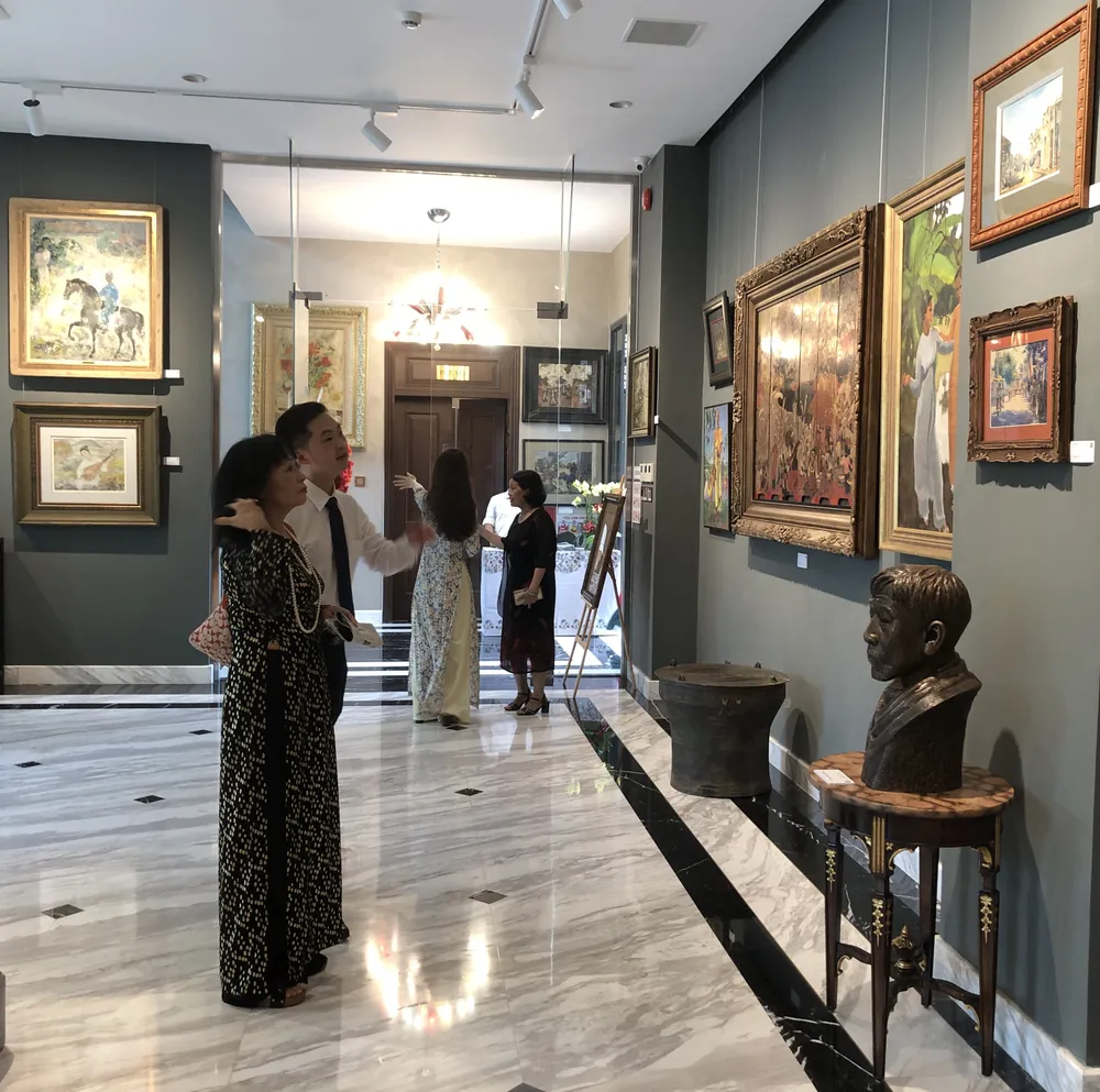 Khách tham quan bảo tàng Khách tham quan bảo tàng