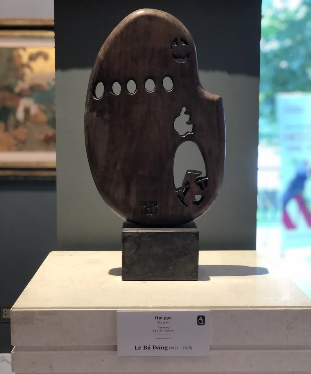 Một tác phẩm điêu khắc trưng bày trong bảo tàng Một tác phẩm điêu khắc trưng bày trong bảo tàng
