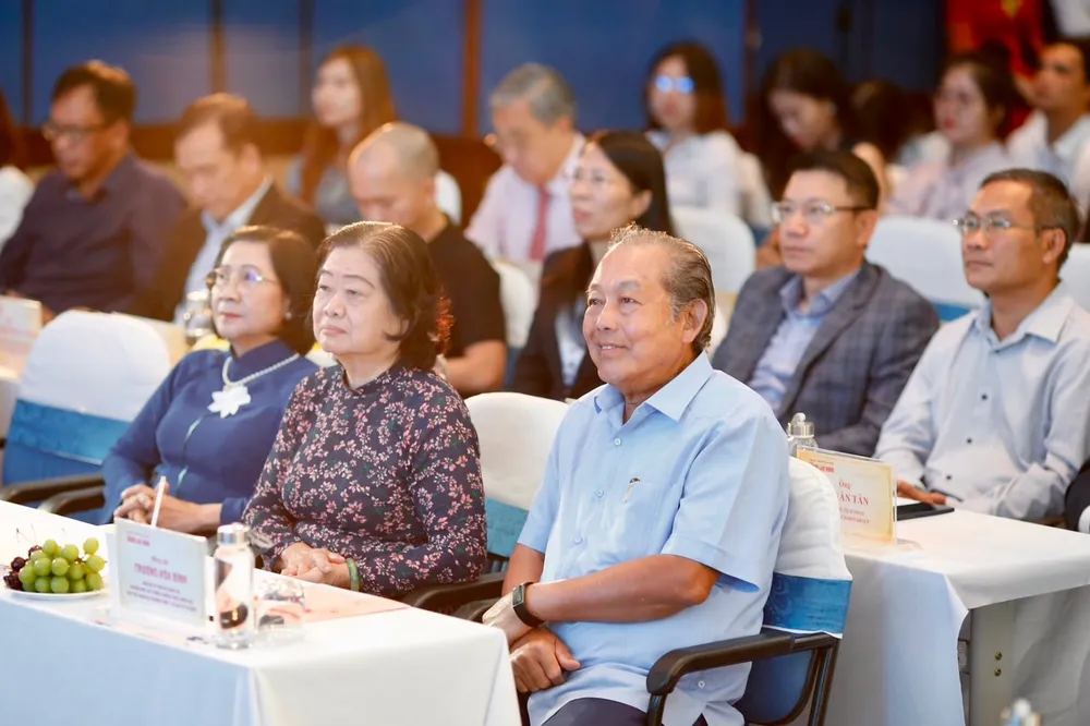 Đại biểu tham dự buổi lễ Đại biểu tham dự buổi lễ