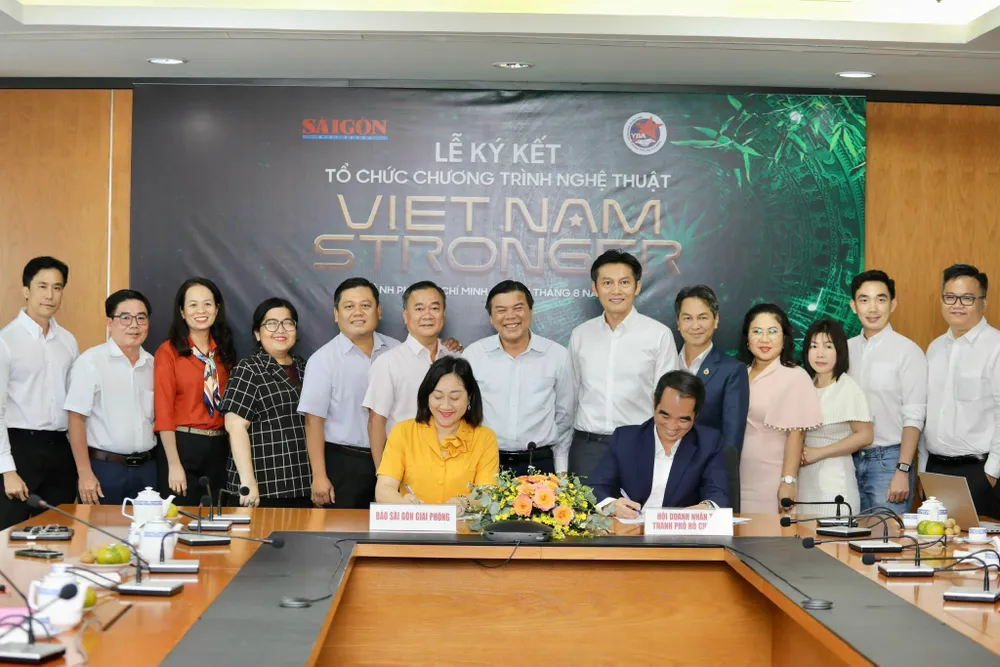 Lễ ký kết giữa Báo Sài Gòn Giải Phóng và Hội Doanh nhân Trẻ TPHCM cùng đồng hành thực hiện chương trình nghệ thuật truyền cảm hứng “Viet Nam Stronger”. Ảnh: DŨNG PHƯƠNG Lễ ký kết giữa Báo Sài Gòn Giải Phóng và Hội Doanh nhân Trẻ TPHCM cùng đồng hành thực hiện chương trình nghệ thuật truyền cảm hứng “Viet Nam Stronger”. Ảnh: DŨNG PHƯƠNG