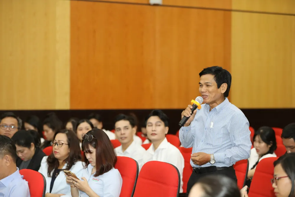 Đêm nghệ thuật truyền cảm hứng &quot;Giấc mơ Phù Đổng&quot; có đấu giá tranh của họa sĩ Lê Sa Long. Ảnh: DŨNG PHƯƠNG