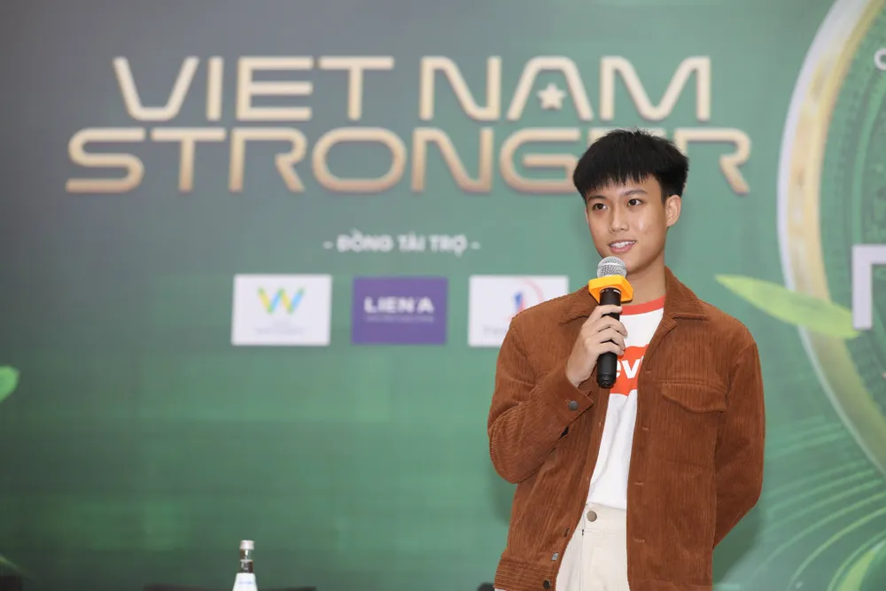 Ca nhạc sĩ Võ Việt Phương giao lưu tại lễ công bố. Ảnh: DŨNG PHƯƠNG