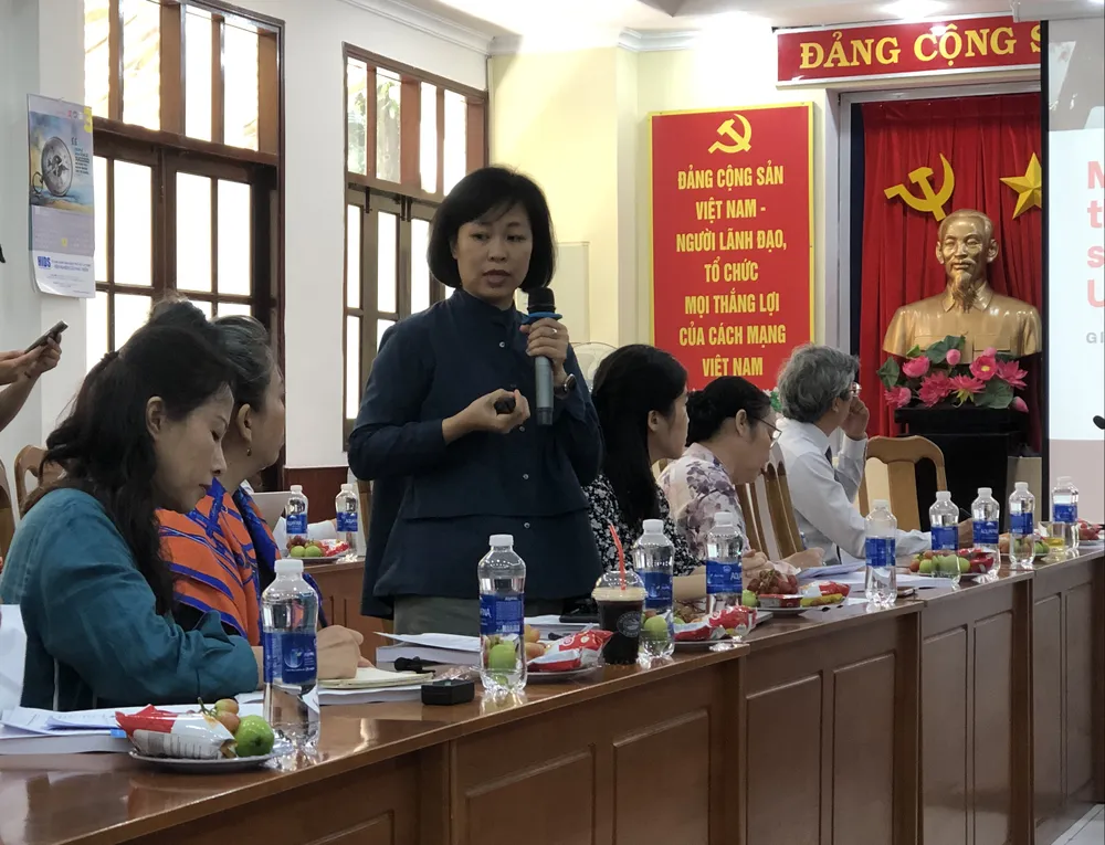 TS Nguyễn Thị Thu Hà, Giám đốc Trung tâm Phát triển công nghiệp văn hóa và Nghệ thuật đương đại, Viện Văn hóa Nghệ thuật Quốc gia Việt Nam trình bày tham luận tại hội thảo