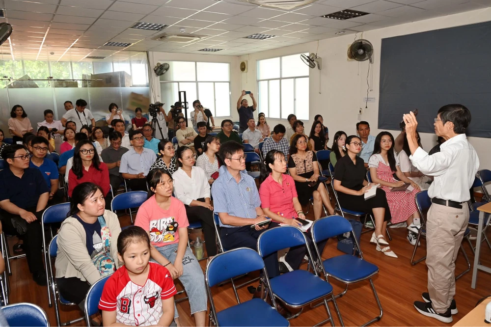 Nhiếp ảnh gia Hoàng Trung Thuỷ chia sẻ kinh nghiệm chụp ảnh nghệ thuật bằng điện thoại. 360bd31c-38b5-4c07-8696-a0e424c2600f.jpeg