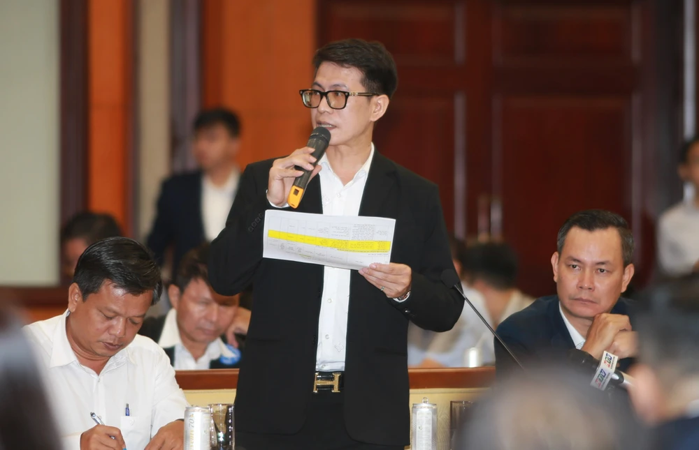 Ông Mai Trọng Linh (Phó Giám đốc Phát triển dự án, tập đoàn CT Group) đặt câu hỏi. Ảnh: DŨNG PHƯƠNG Ông Mai Trọng Linh (Phó Giám đốc Phát triển dự án, tập đoàn CT Group) đặt câu hỏi. Ảnh: DŨNG PHƯƠNG