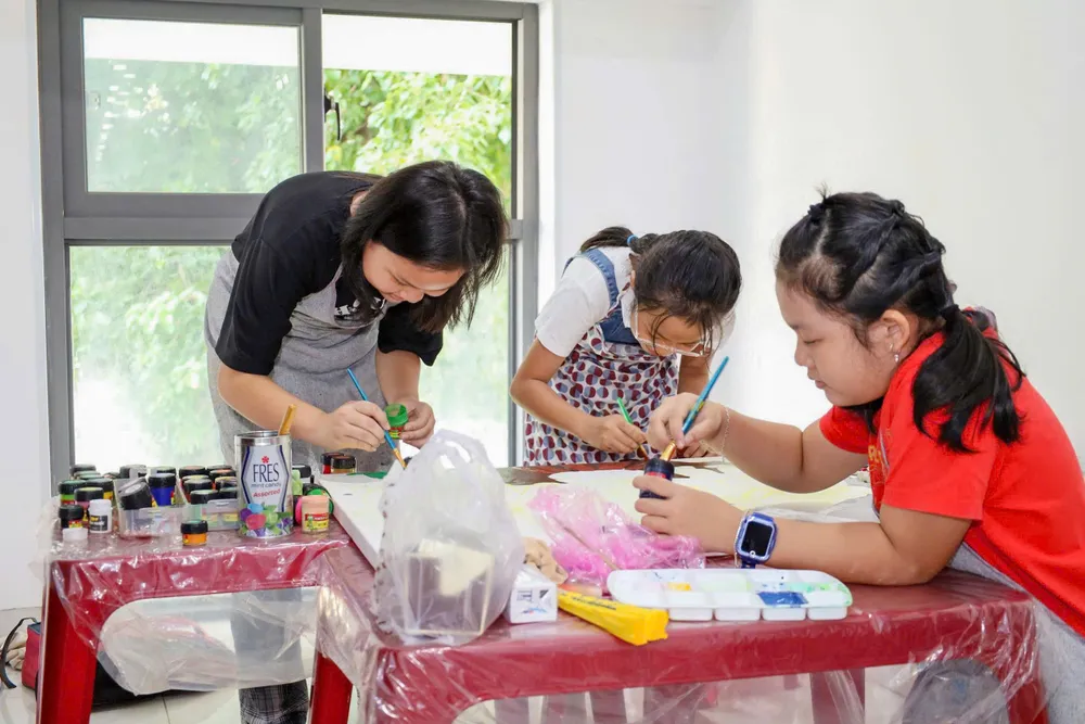 Các em nhỏ thi vẽ về Bác Tôn IMG_8263 2.JPG
