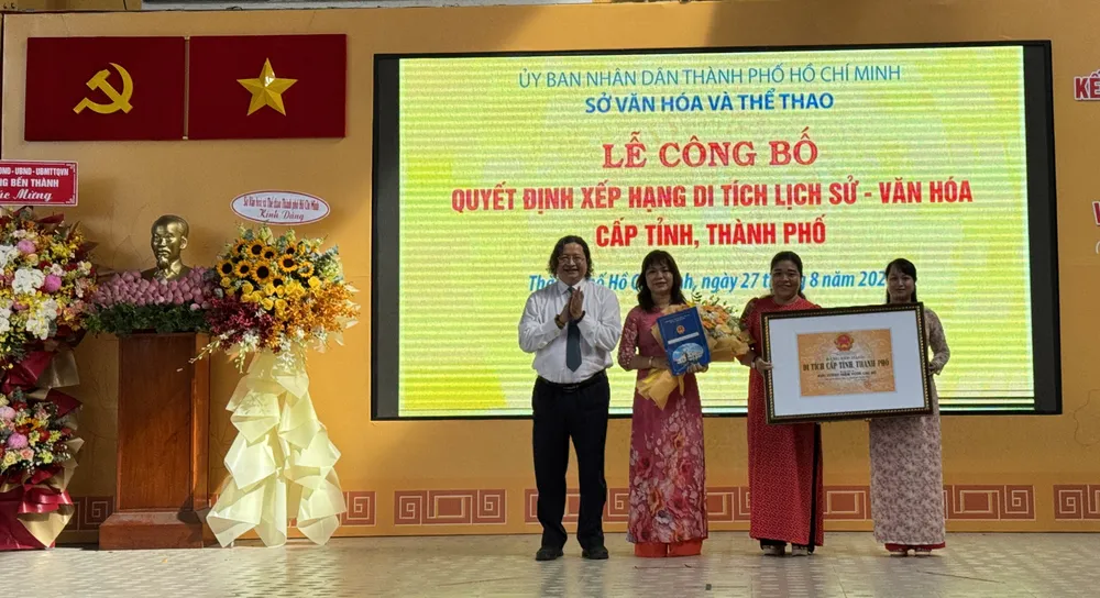 Trao bằng xếp hạng di tích cho các đơn vị, địa phương nơi có công trình, địa điểm vừa được xếp hạng IMG_9231.jpg