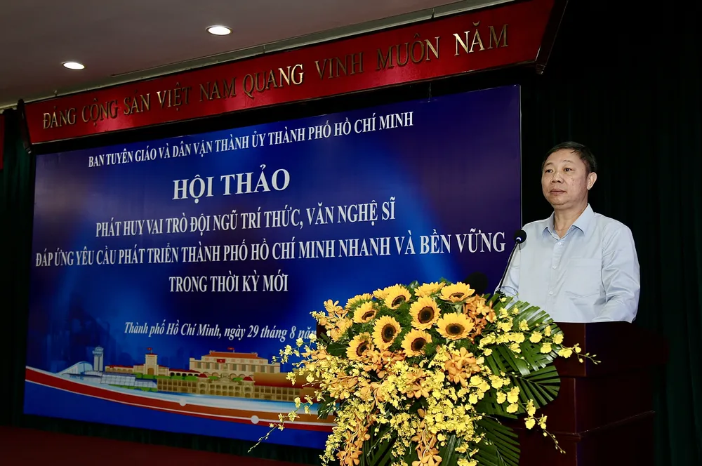 Đồng chí Dương Anh Đức, Ủy viên Ban Thường vụ Thành ủy, Trưởng Ban Tuyên giáo và Dân vận Thành ủy TPHCM phát biểu tổng kết hội thảo. Ảnh: DŨNG PHƯƠNG. 5635a2a6ee8ca732cd0f80a0791629f7.JPG